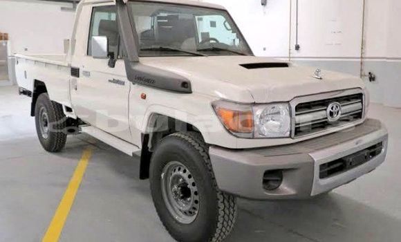 Buy Used Toyota Land Cruiser White Car in Suva in Central Buy Used Toyota Land Cruiser White Car in Suva in Central