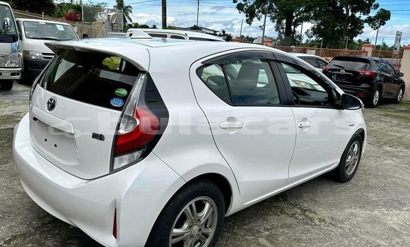 Buy Used Toyota Aqua White Car in Import - Dubai in Central Buy Used Toyota Aqua White Car in Import - Dubai in Central