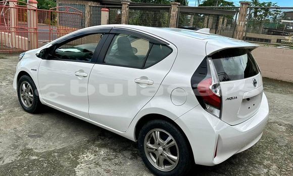 Buy Used Toyota Aqua White Car in Import - Dubai in Central Buy Used Toyota Aqua White Car in Import - Dubai in Central