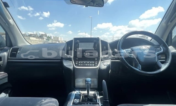 Buy Used Toyota Land Cruiser White Car in Suva in Central Buy Used Toyota Land Cruiser White Car in Suva in Central