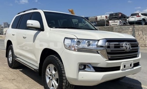 Buy Used Toyota Land Cruiser White Car in Suva in Central Buy Used Toyota Land Cruiser White Car in Suva in Central
