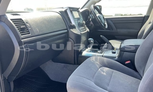 Buy Used Toyota Land Cruiser White Car in Tuvu in Western Buy Used Toyota Land Cruiser White Car in Tuvu in Western