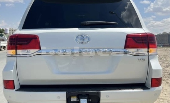 Buy Used Toyota Land Cruiser White Car in Suva in Central Buy Used Toyota Land Cruiser White Car in Suva in Central