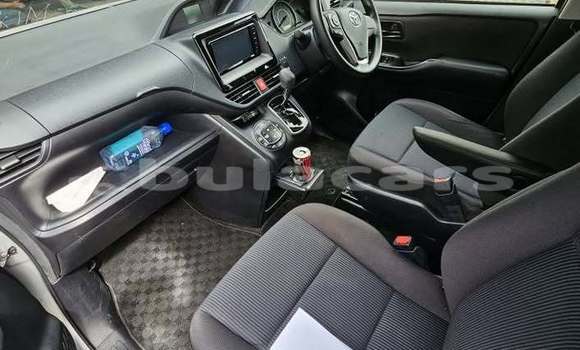 Acheter Occasion Voiture Toyota Voxy Autre à Suva, Central Acheter Occasion Voiture Toyota Voxy Autre à Suva, Central