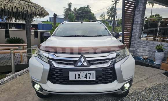 Acheter Occasion Voiture Mitsubishi Pajero Blanc à Suva, Central Acheter Occasion Voiture Mitsubishi Pajero Blanc à Suva, Central