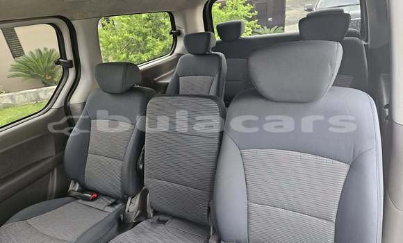 Acheter Occasion Voiture Hyundai H1 Noir à Suva, Central Acheter Occasion Voiture Hyundai H1 Noir à Suva, Central