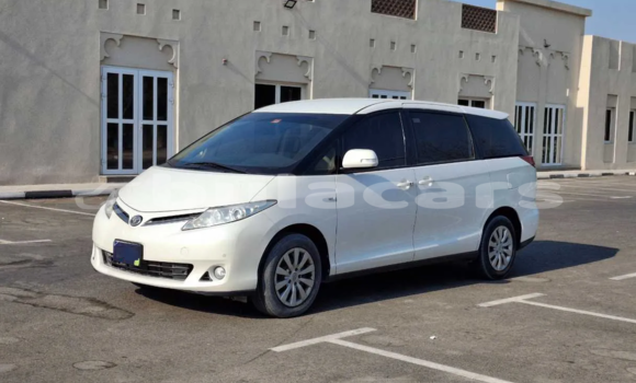 Buy Used Toyota Previa White Car in Suva in Central