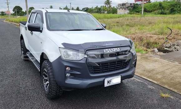 Buy Used Isuzu D–MAX Black Car in Suva in Central