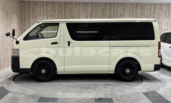 Buy Used Toyota Hiace White Car in Suva in Central Buy Used Toyota Hiace White Car in Suva in Central