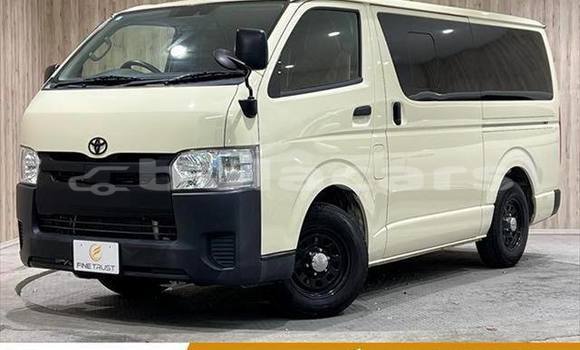Buy Used Toyota Hiace White Car in Suva in Central Buy Used Toyota Hiace White Car in Suva in Central
