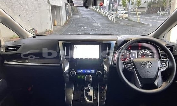 Buy Used Toyota Voxy White Car in Suva in Central Buy Used Toyota Voxy White Car in Suva in Central