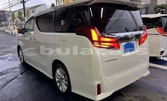 Buy Used Toyota Voxy White Car in Suva in Central Buy Used Toyota Voxy White Car in Suva in Central