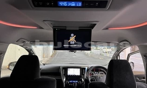 Buy Used Toyota Voxy White Car in Suva in Central Buy Used Toyota Voxy White Car in Suva in Central