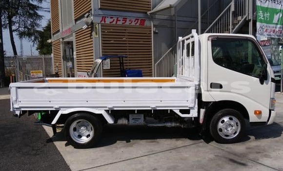 Buy Used Toyota Dyna White Truck in Suva in Central Buy Used Toyota Dyna White Truck in Suva in Central