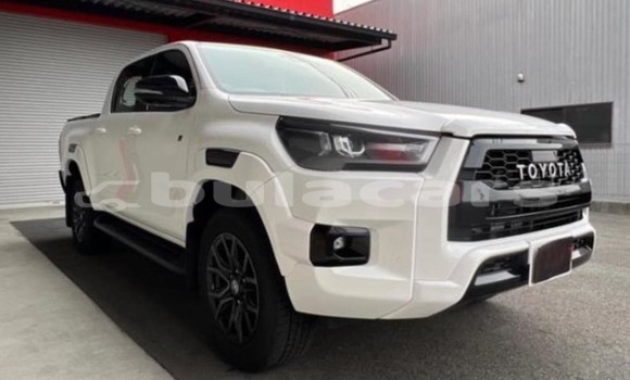 Buy Used Toyota Hilux White Car in Suva in Central
