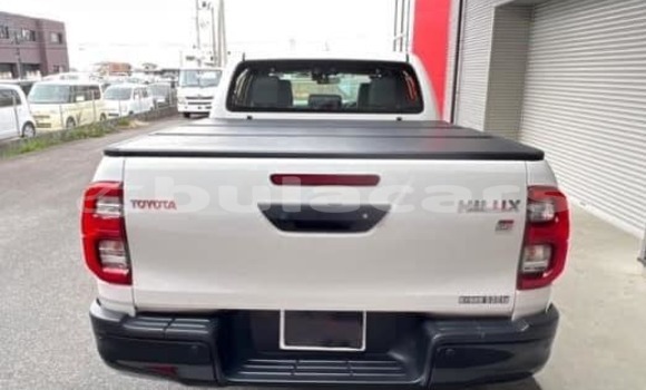 Buy Used Toyota Hilux White Car in Suva in Central Buy Used Toyota Hilux White Car in Suva in Central