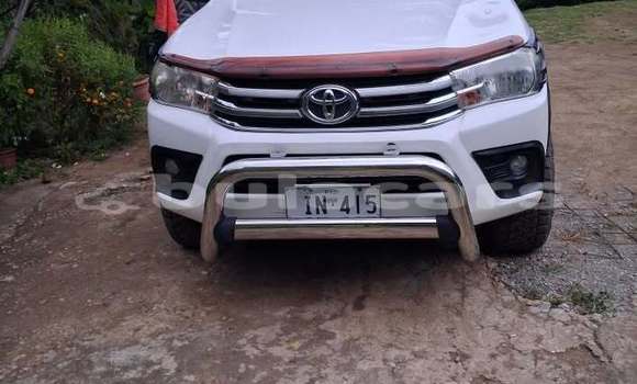 Buy Used Toyota Hilux White Car in Suva in Central
