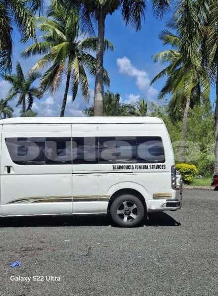 Big with watermark toyota hilux western ba 10423