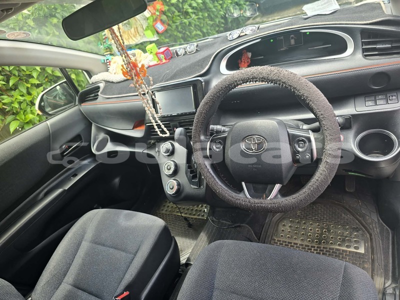 Big with watermark toyota sienta central nasinu 10433