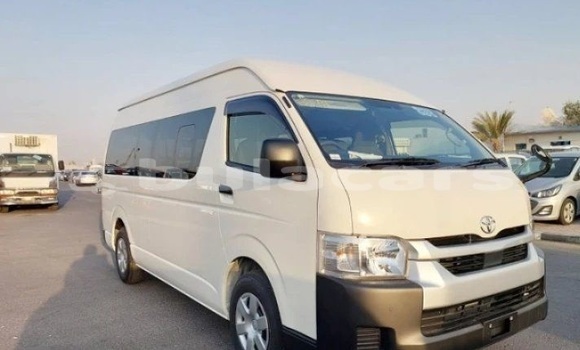 Buy Used Toyota Hiace White Car in Suva in Central Buy Used Toyota Hiace White Car in Suva in Central