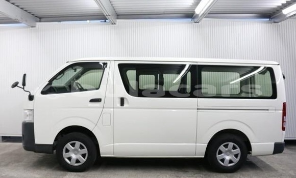 Buy Used Toyota Hiace White Car in Suva in Central Buy Used Toyota Hiace White Car in Suva in Central