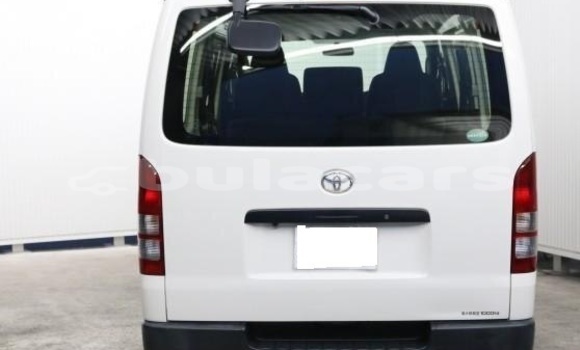 Buy Used Toyota Hiace White Car in Suva in Central Buy Used Toyota Hiace White Car in Suva in Central