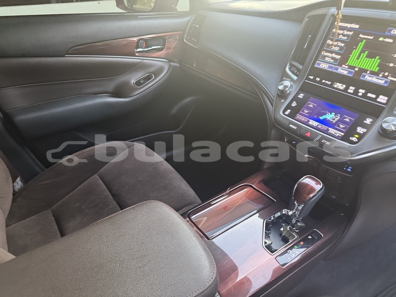 Big with watermark toyota crown western nadi 11003