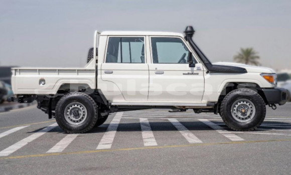 Buy Used Toyota Land Cruiser White Car in Suva in Central Buy Used Toyota Land Cruiser White Car in Suva in Central