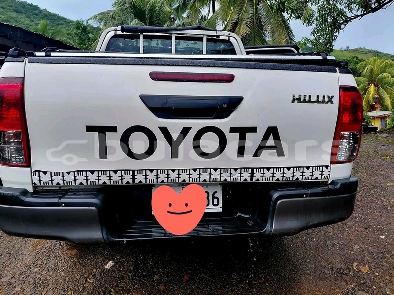 Big with watermark toyota hiluxe revo central lami 11237