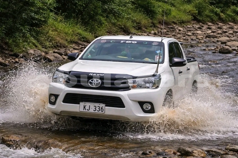 Big with watermark toyota hiluxe revo central lami 11237