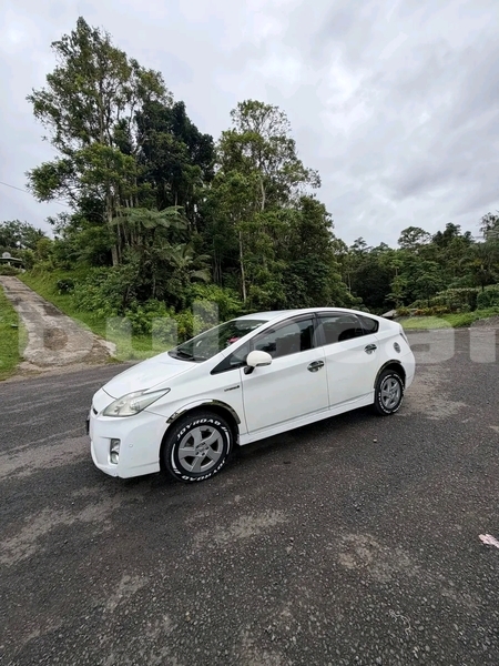 Big with watermark toyota prius eastern lomaji 11242