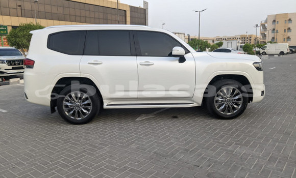 Buy Used Toyota Land Cruiser White Car in Suva in Central Buy Used Toyota Land Cruiser White Car in Suva in Central