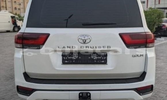 Buy Used Toyota Land Cruiser White Car in Suva in Central Buy Used Toyota Land Cruiser White Car in Suva in Central