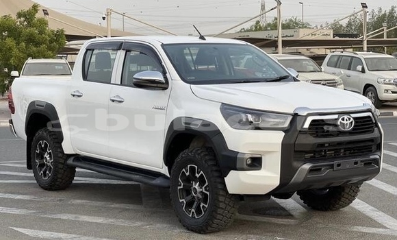 Buy Used Toyota Hilux White Car in Suva in Central