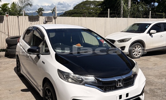 Buy Used Honda Fit White Car in Lautoka in Western