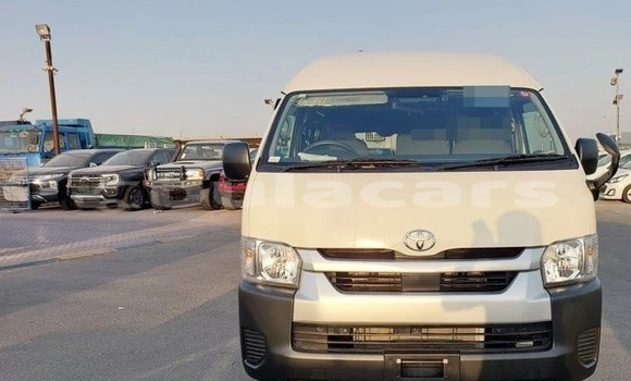 Buy Used Toyota Hiace White Car in Suva in Central Buy Used Toyota Hiace White Car in Suva in Central