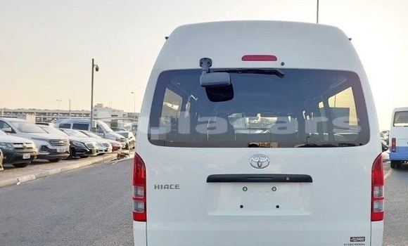 Buy Used Toyota Hiace White Car in Suva in Central Buy Used Toyota Hiace White Car in Suva in Central