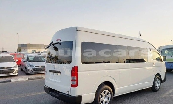 Buy Used Toyota Hiace White Car in Suva in Central Buy Used Toyota Hiace White Car in Suva in Central