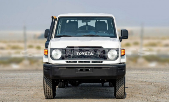 Buy Used Toyota Land Cruiser White Car in Suva in Central Buy Used Toyota Land Cruiser White Car in Suva in Central