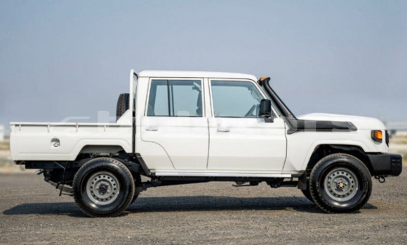 Buy Used Toyota Land Cruiser White Car in Suva in Central Buy Used Toyota Land Cruiser White Car in Suva in Central
