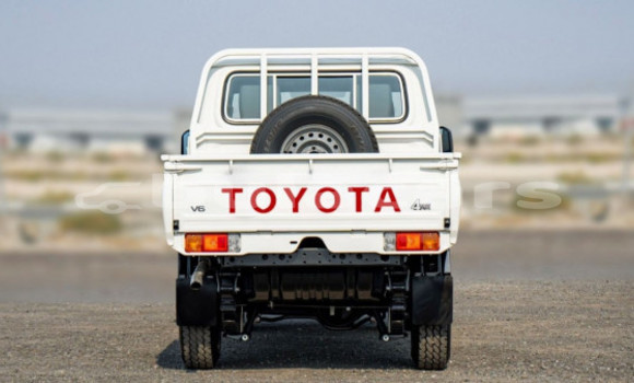 Buy Used Toyota Land Cruiser White Car in Suva in Central Buy Used Toyota Land Cruiser White Car in Suva in Central