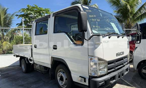 Buy Used Isuzu V-Cross 4x4 White Car in Suva in Central Buy Used Isuzu V-Cross 4x4 White Car in Suva in Central