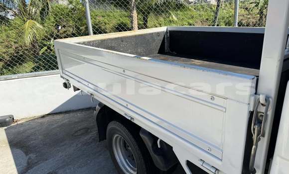 Buy Used Isuzu V-Cross 4x4 White Car in Suva in Central Buy Used Isuzu V-Cross 4x4 White Car in Suva in Central