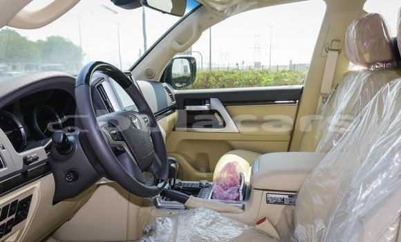 Buy Used Toyota Land Cruiser White Car in Suva in Central Buy Used Toyota Land Cruiser White Car in Suva in Central