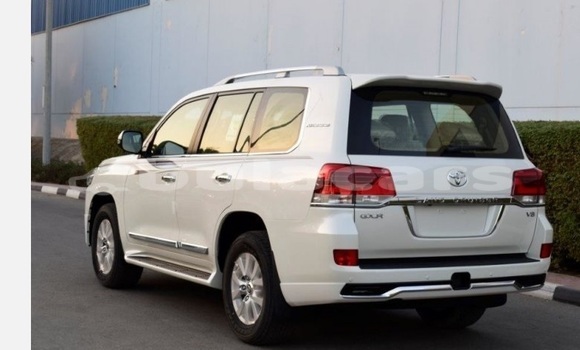 Buy Used Toyota Land Cruiser White Car in Suva in Central Buy Used Toyota Land Cruiser White Car in Suva in Central