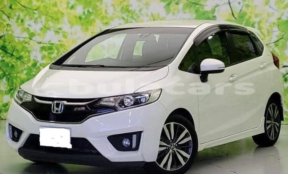 Acheter Occasion Voiture Honda Fit Blanc à Suva, Central