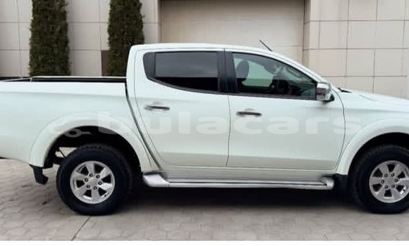 Acheter Occasion Voiture Mitsubishi L200 Blanc à Suva, Central Acheter Occasion Voiture Mitsubishi L200 Blanc à Suva, Central