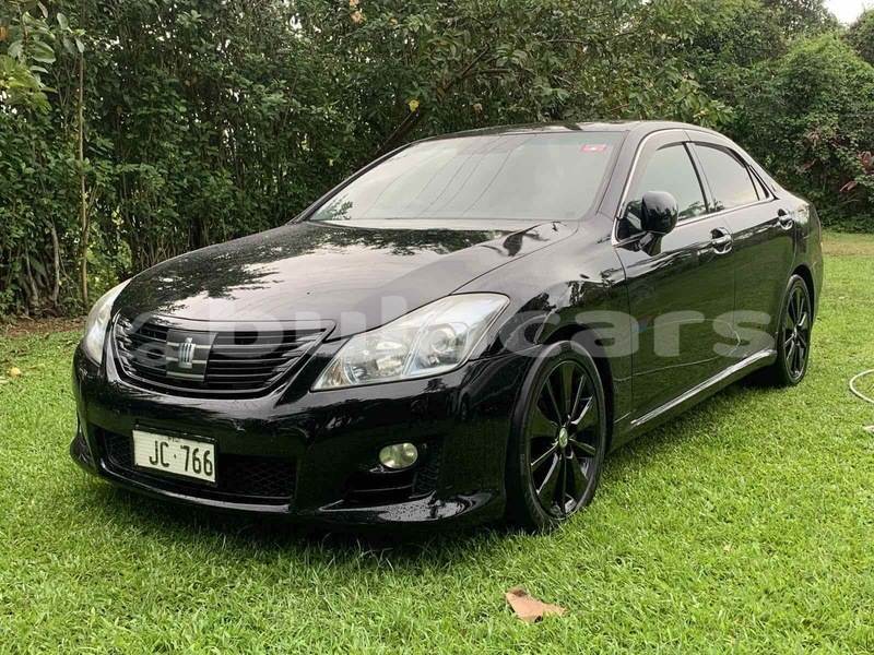 Big with watermark toyota crown western nadi 17081