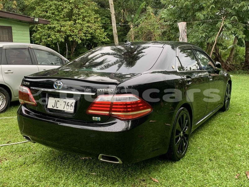 Big with watermark toyota crown western nadi 17081