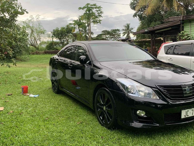 Big with watermark toyota crown western nadi 17081